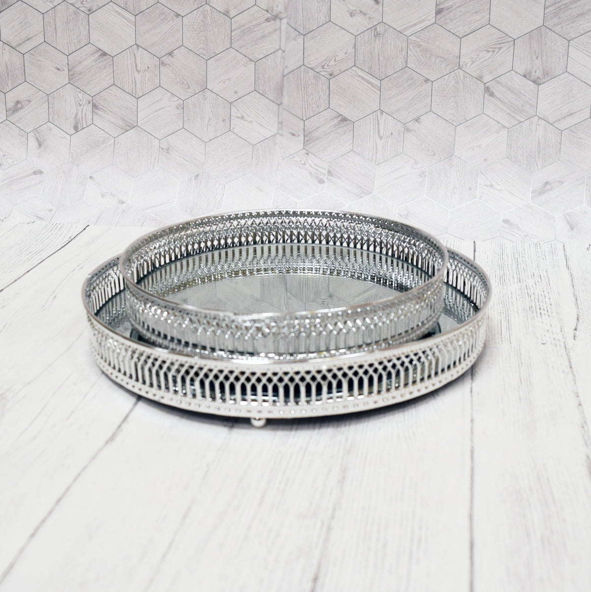 Set of two decorative circular nickel mirror effect trays