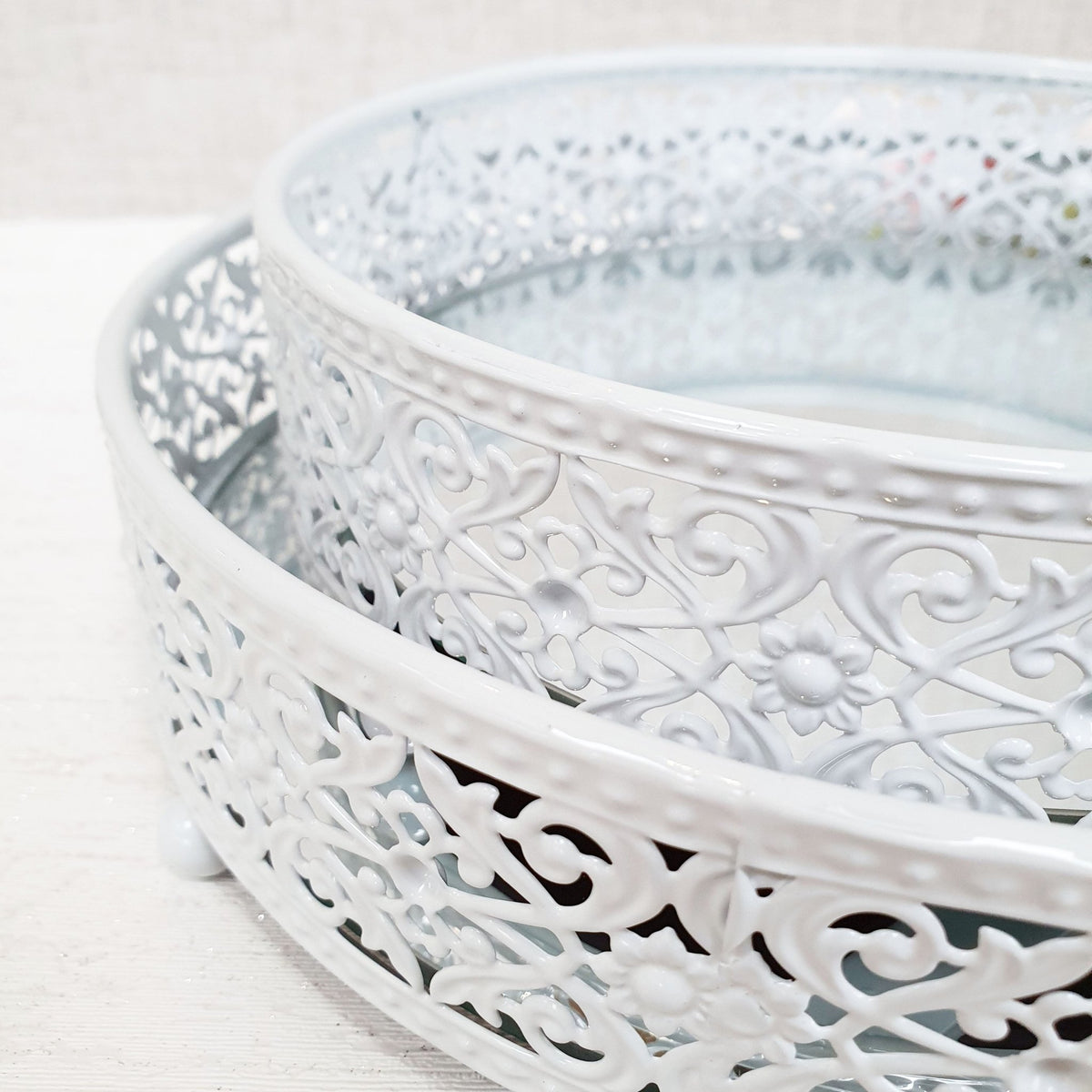 White Style Round Mirror Display Trays Close Up