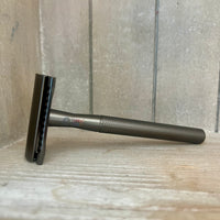 Men's Shaving Kit with Safety Razor, Shaving Soap, and Shaving Brush - Complete Grooming Set for a Close and Smooth Shave