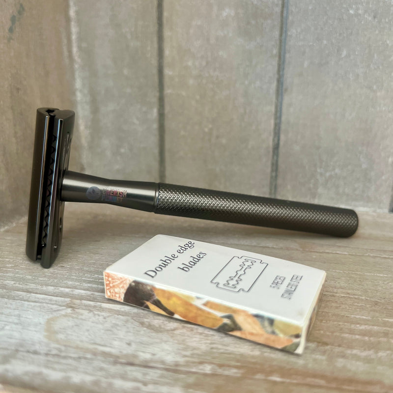 Men's Shaving Kit with Safety Razor, Shaving Soap, and Shaving Brush - Complete Grooming Set for a Close and Smooth Shave