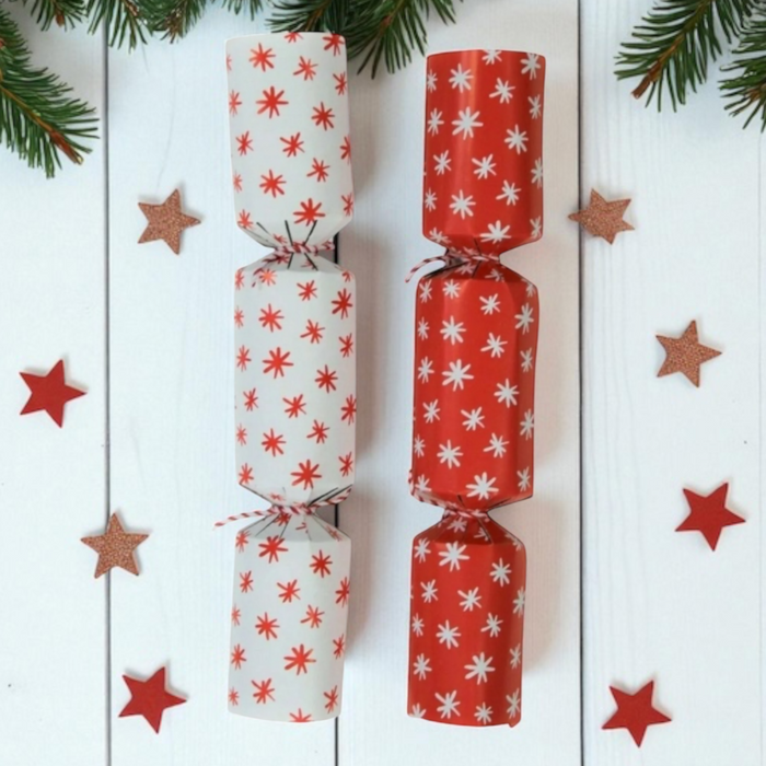 12x Doodle Dashers Novelty Christmas Crackers with Games, Red & White 9" (22cm)