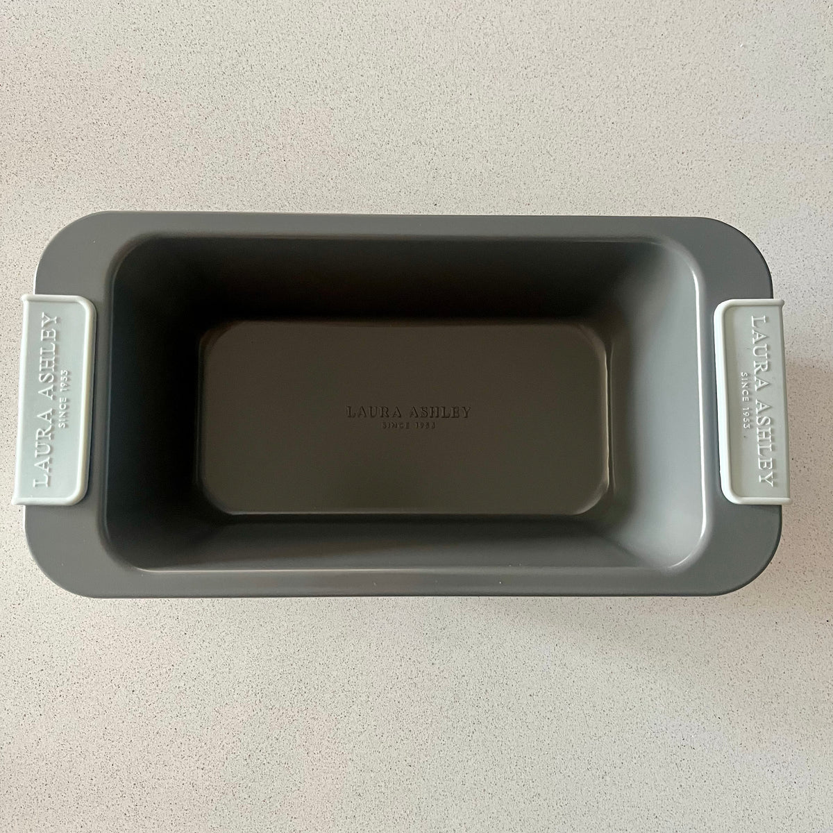 Laura Ashley 2lb (2.2L) Non-Stick Loaf Tin