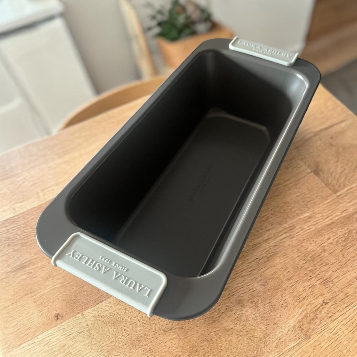 Laura Ashley 3lb (2.9L) Extra Large Loaf Tin Bakeware - Cherish Home