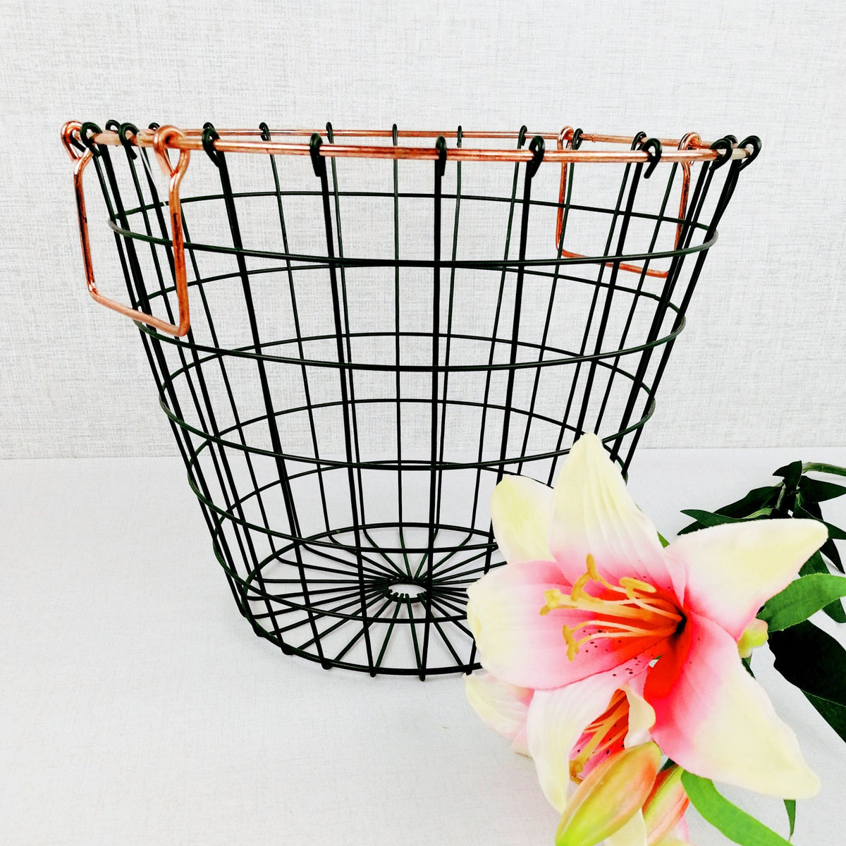 Copper rim basket set with flowers