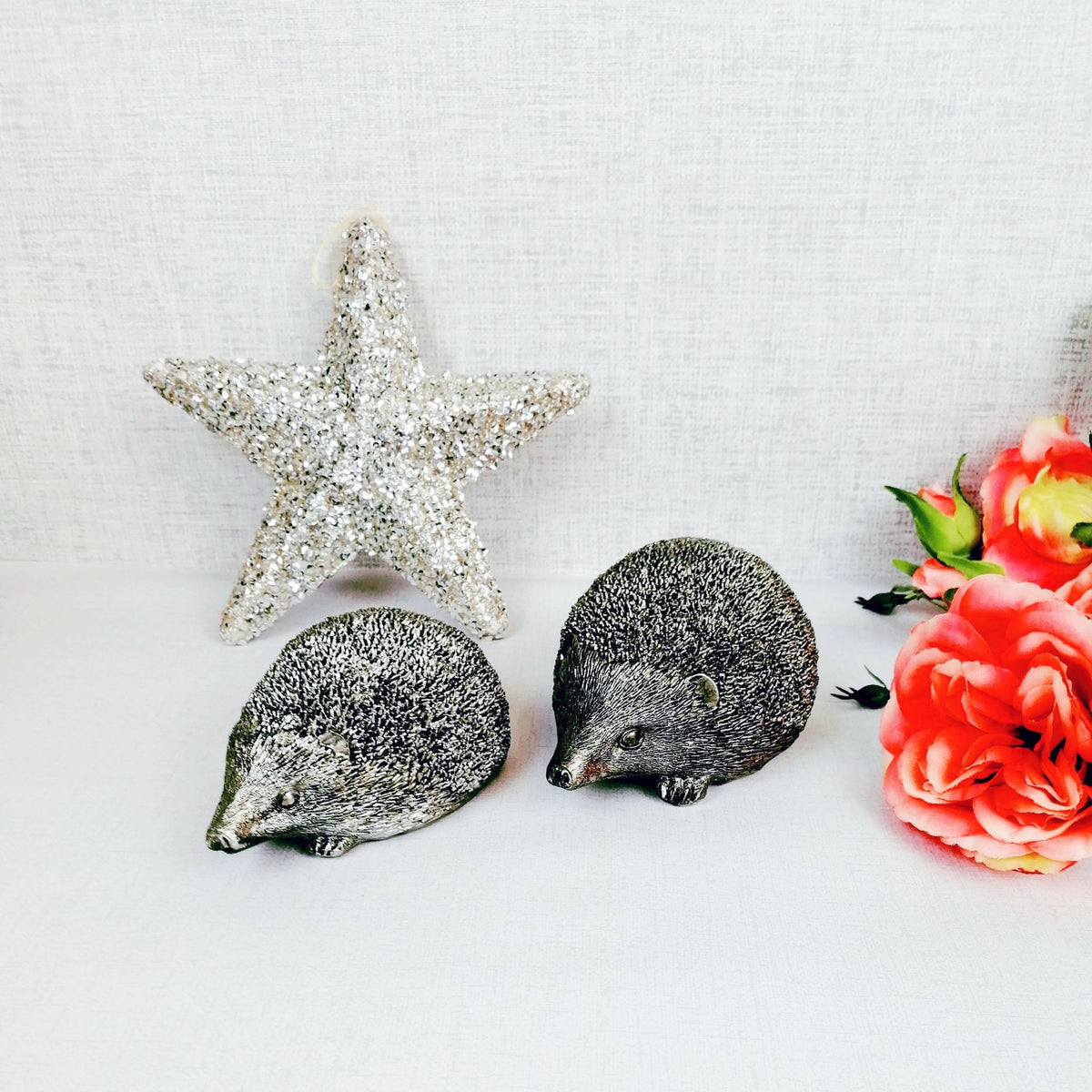 Decorative Silver Style Hedgehogs ornaments with Christmas star and pink flowers
