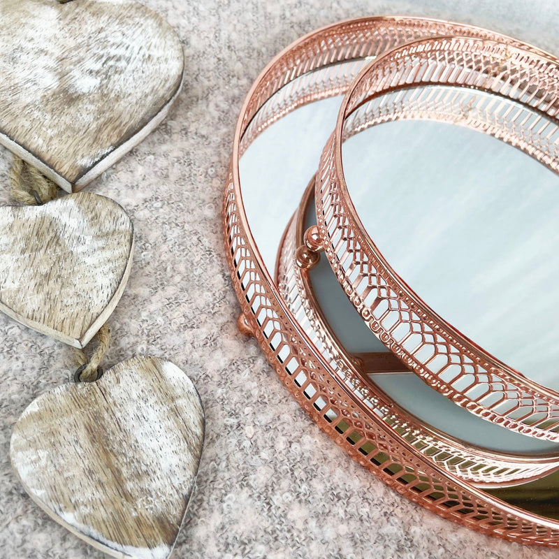 Regiis Copper Style Mirror Trays Close up Set of two, close up with three wooden hearts