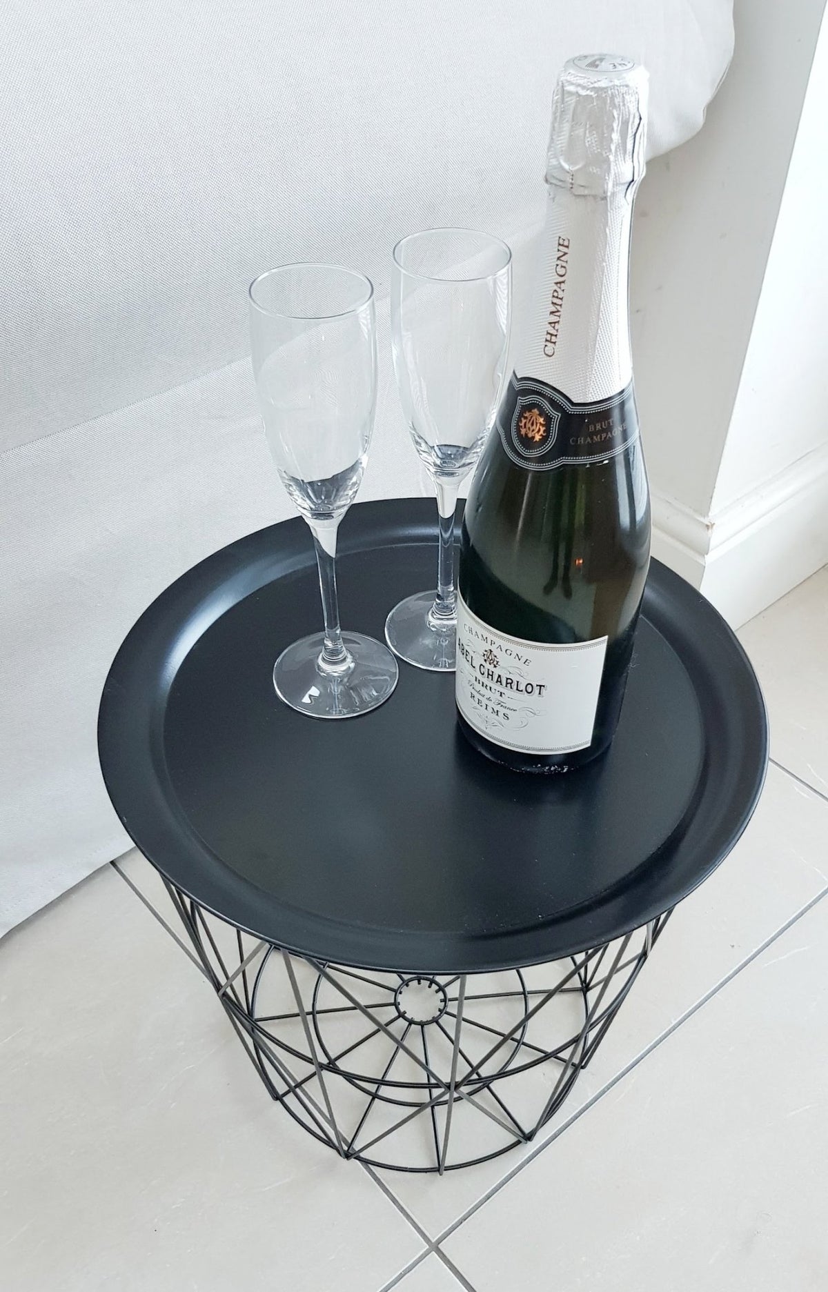 Round Black Geometric Wire Metal Tray Table