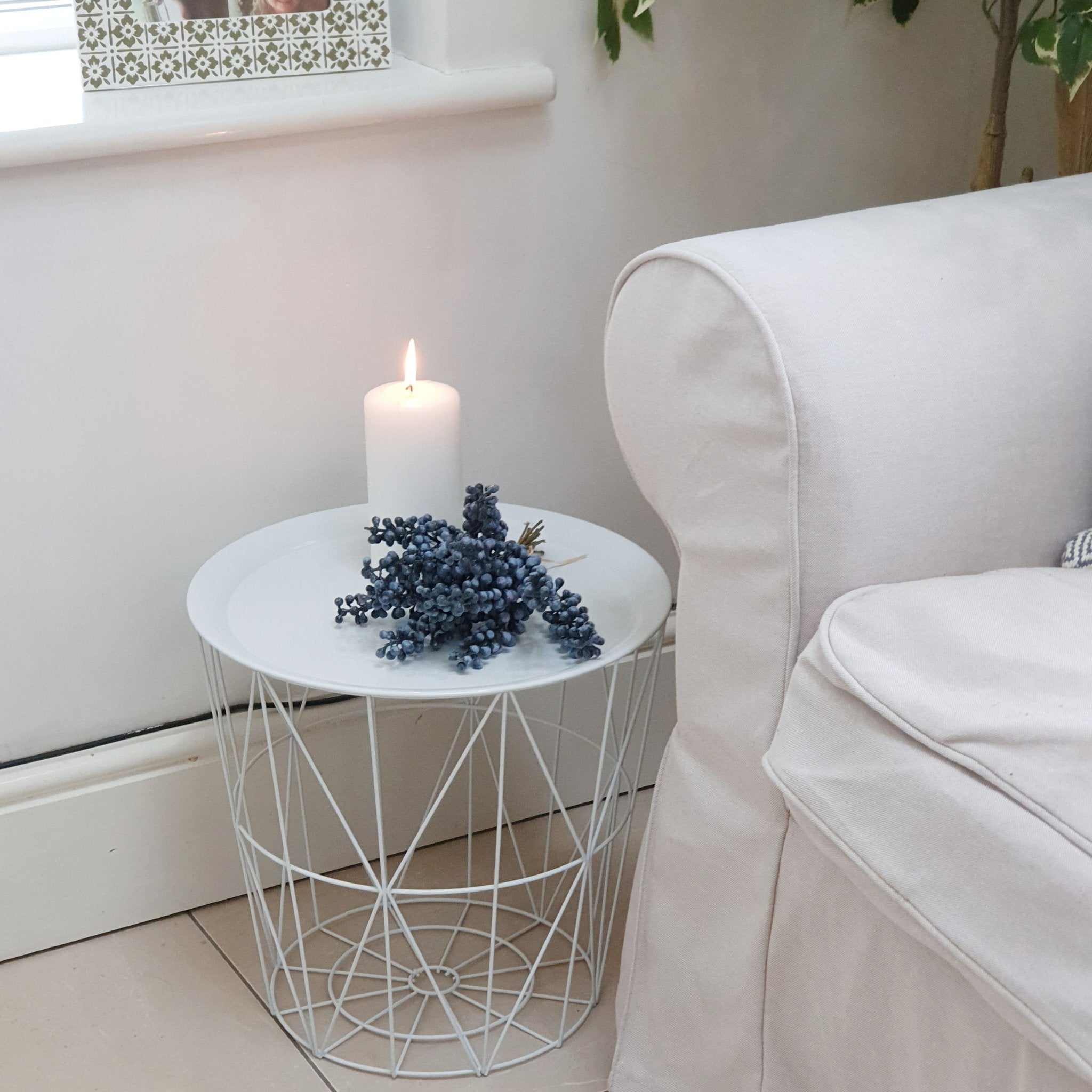 Wire table with tray outlet top