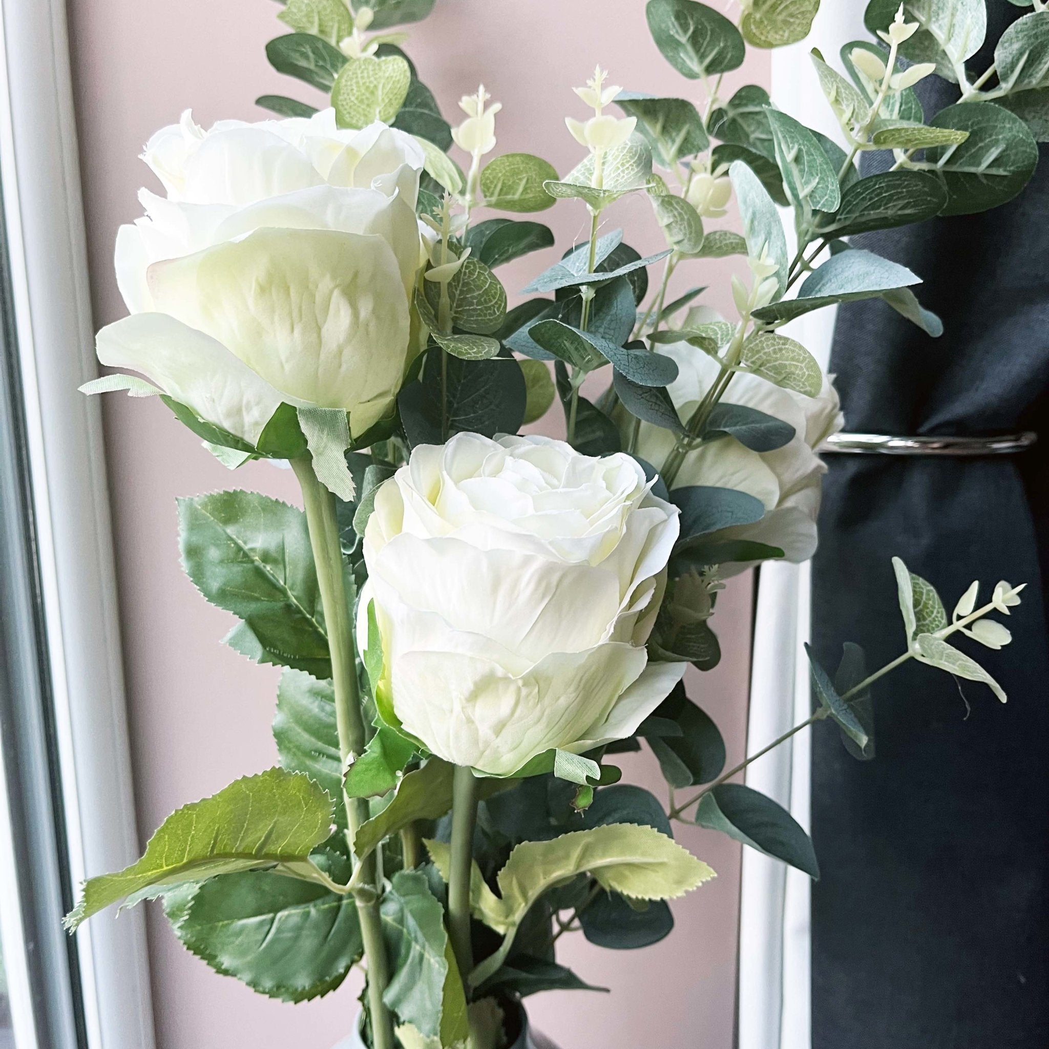 False white store roses